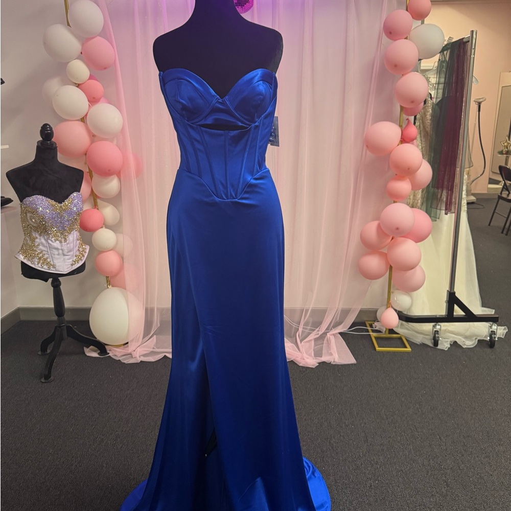 Elegant Blue Strapless Evening Gown
